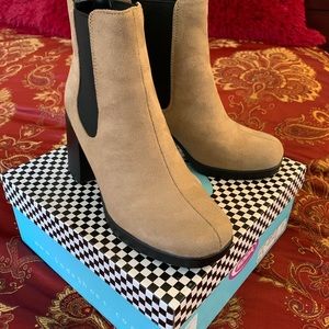 Soda Booties ARBOR-S in New Sand Wmn 7 LIKE NEW